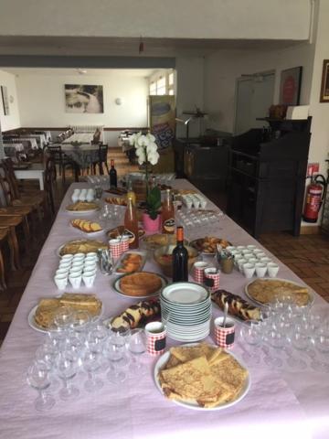 - Le Perroquet Hotel